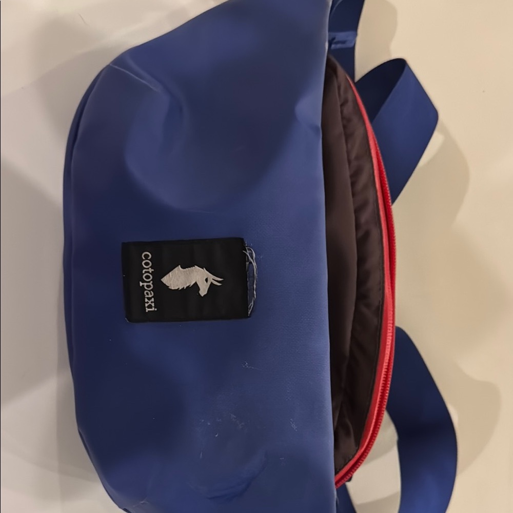 Cotopaxi Coso 2L Hip Pack - Cada Día - BRIGHT BLUE and DARK BURGUNDY